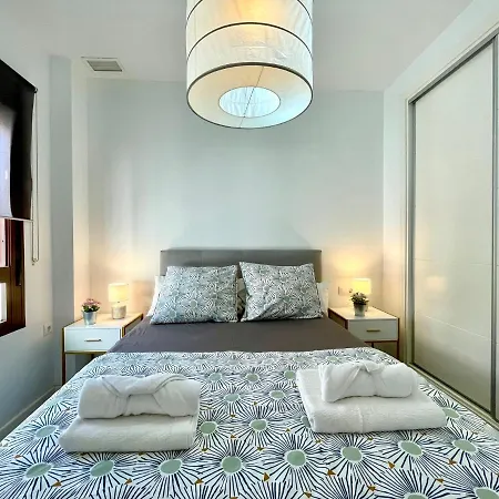 Gatu Premium Atico Caleta , Preferente Mayores De 25 Anos Y Familias Apartamento Cádiz