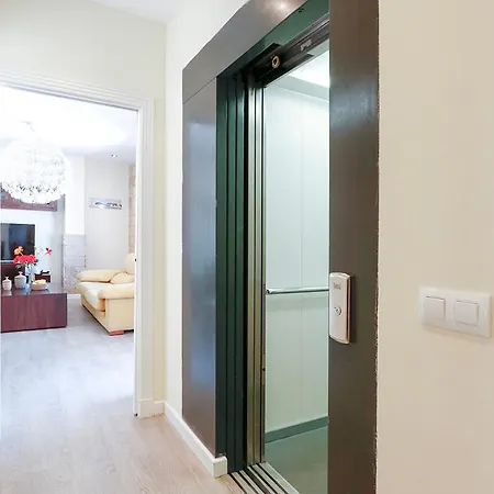 Gatu Premium Atico Caleta , Preferente Mayores De 25 Anos Y Familias Apartamento