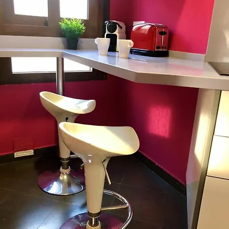 Gatu Premium Atico Caleta , Preferente Mayores De 25 Anos Y Familias Daire